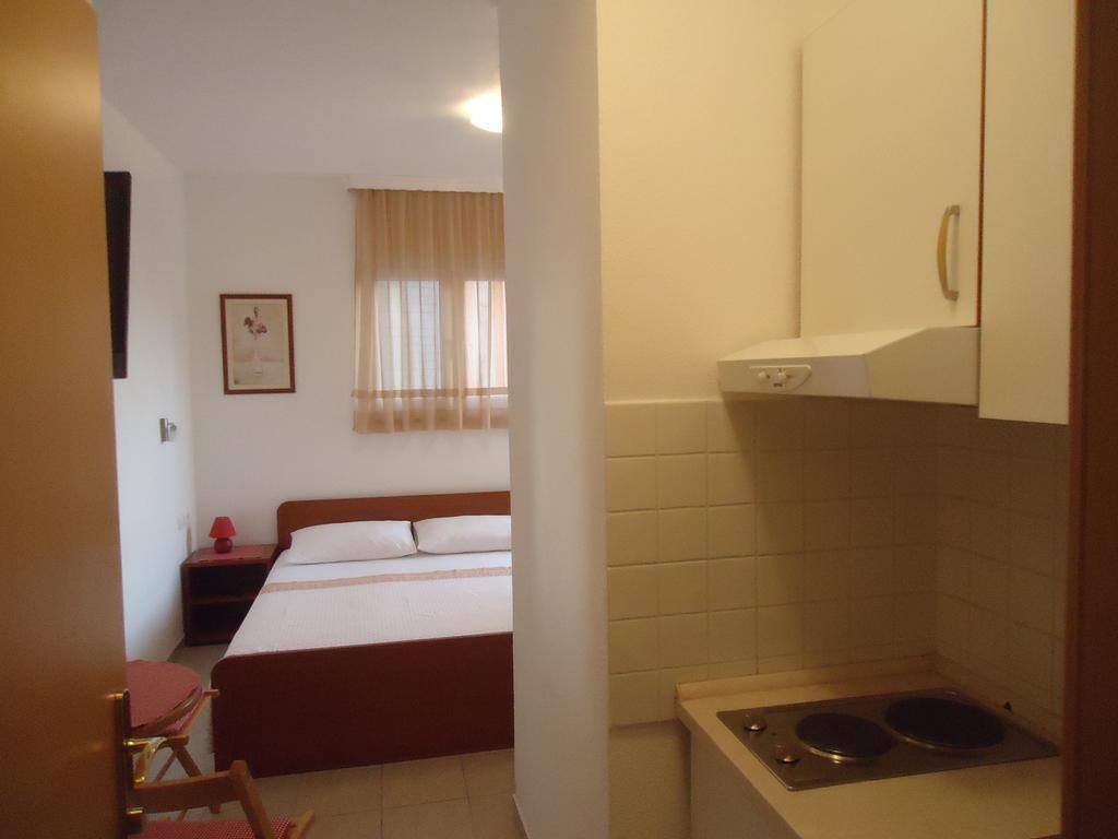 Apartments Mandic Tučepi Pokoj fotografie