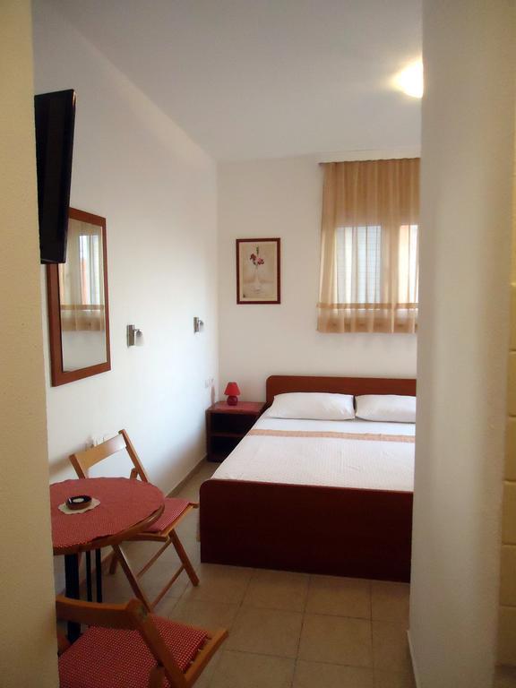 Apartments Mandic Tučepi Pokoj fotografie