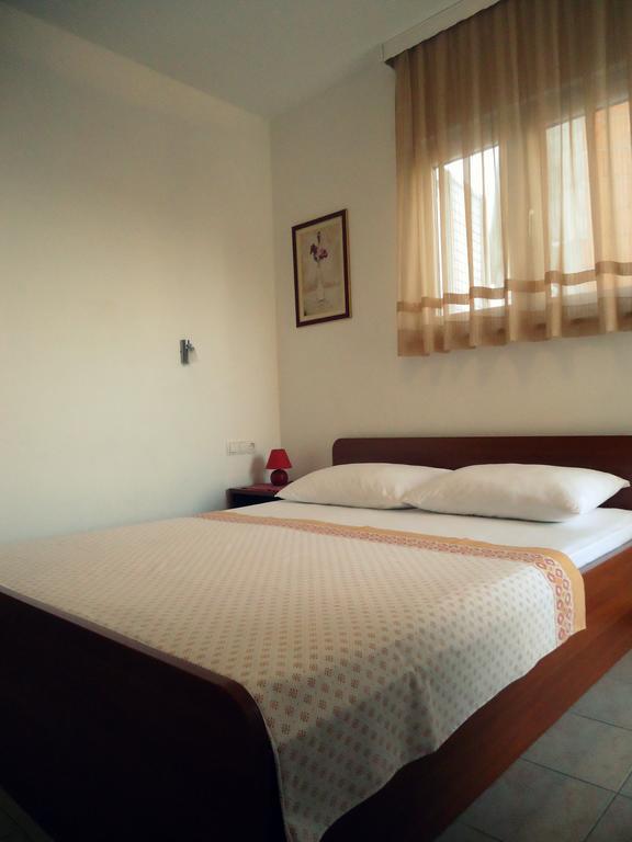 Apartments Mandic Tučepi Pokoj fotografie